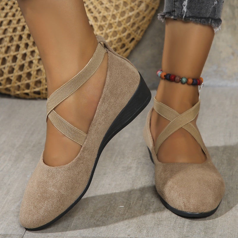 Triana: Zapatos de cuña de tira cruzada